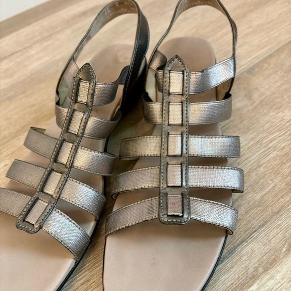 Munro Strappy Bronze Sandals Size 10 Narrow - Picture 6 of 6